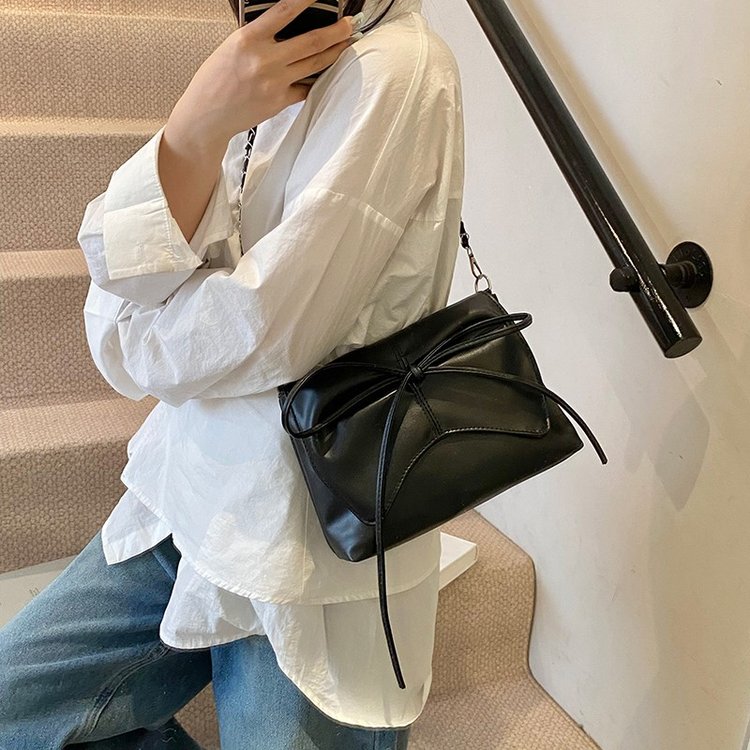 Women's Single Shoulder Bag with Magnetic Closure Winter 2025 Pearl White Pearl Pink - Image 4