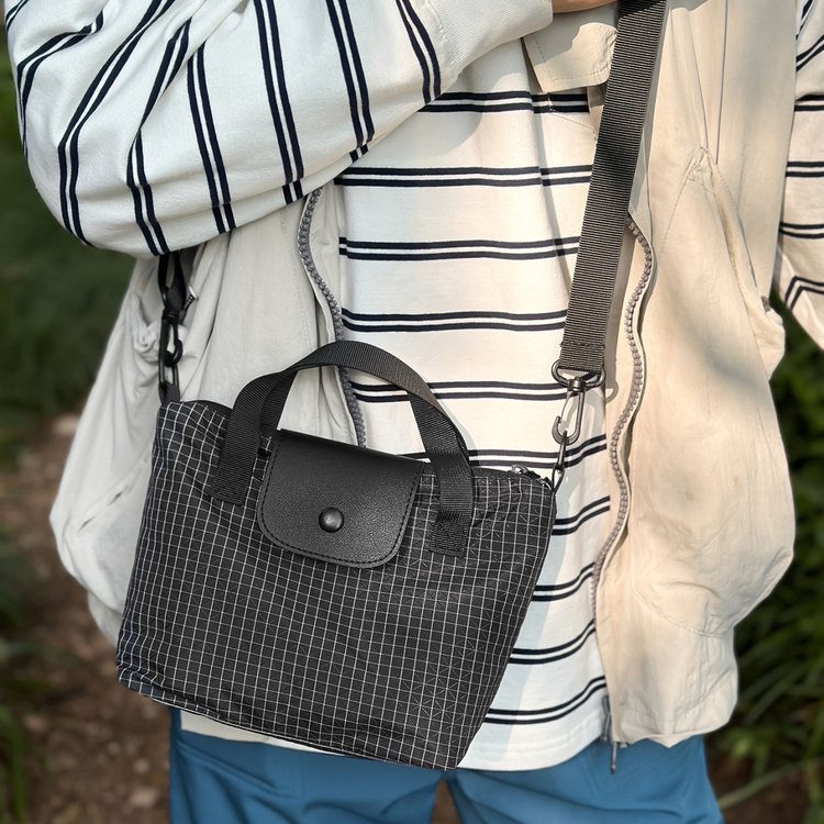 Women's Solid Color Zip Crossbody Bag Winter 2025 Medium