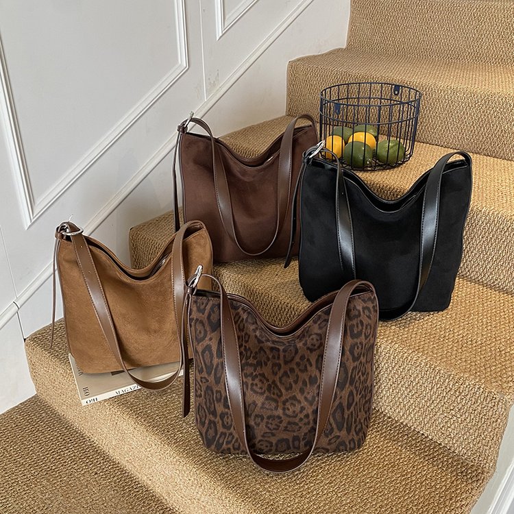 Women's Leopard Print Suede Hobo Bag with Zip Closure - Image 4