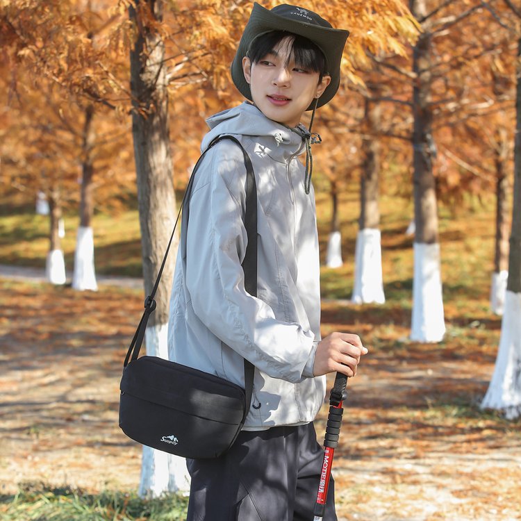 Women's Medium Crossbody Bag with Zipper Closure - Summer 2026 - Image 2