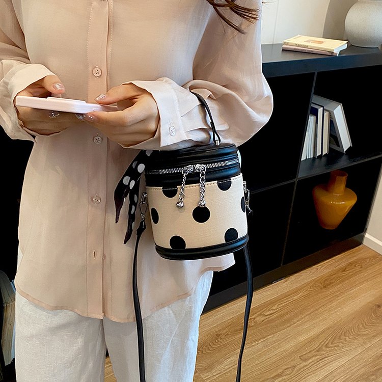 PU Bucket Bag with Zip Closure and Print Design for Summer 2026 - Image 2