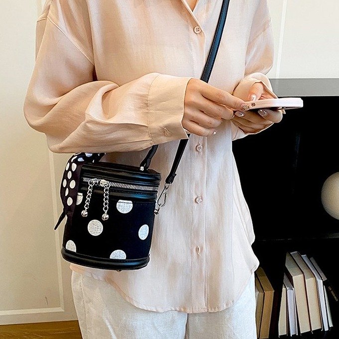PU Bucket Bag with Zip Closure and Print Design for Summer 2026 - Image 4