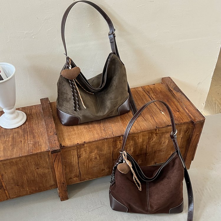 Moto Tote Bag with Zipper and Charm in Faux Fur - Image 3